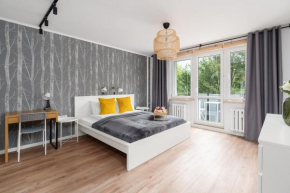 Green View Apartment with Balcony Winogrady by Noclegi Renters